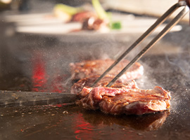 画像:ピザはオーダーを受けてから窯で焼き上げるため、出来立ての味をお楽しみいただけます。